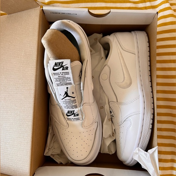 Women’s Air Jordan 1 ret low slip - Picture 1 of 11